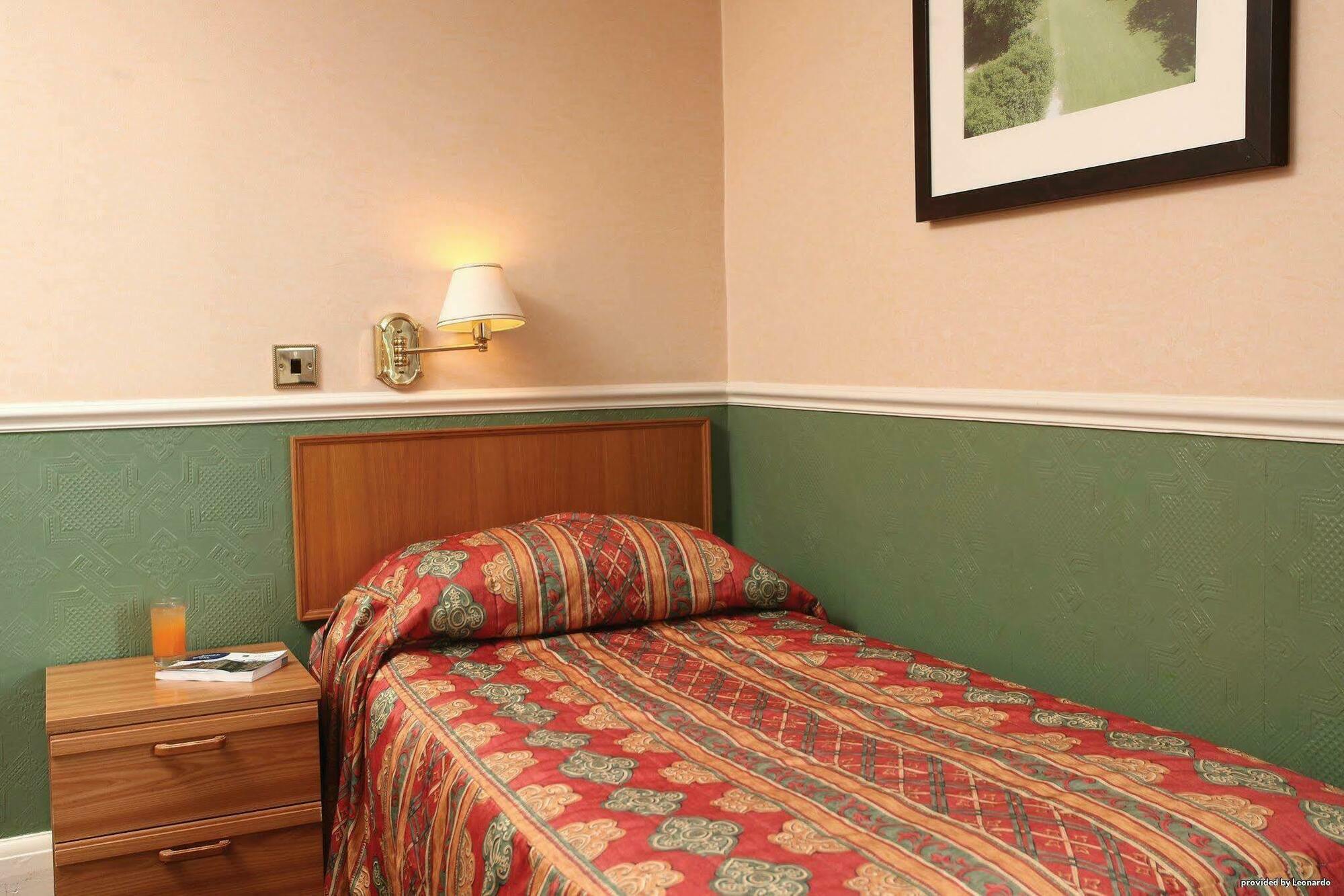 North Shore Hotel 3*